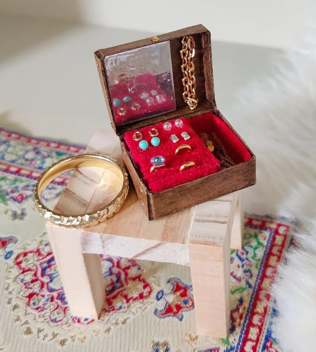 1:12 scales miniature jewellery box in a doll house